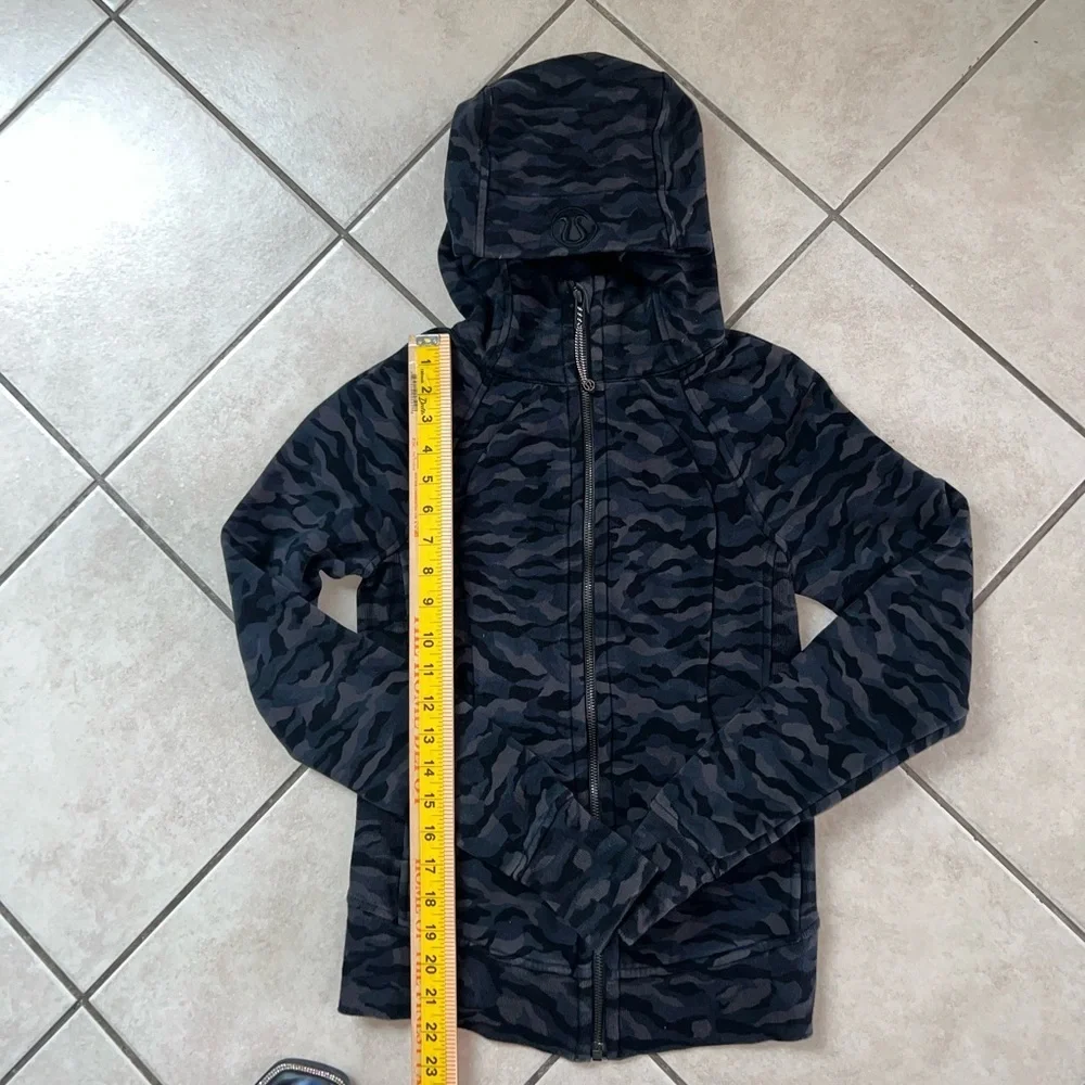 Lululemon scuba Hoodie light cotton fleece camo deep coal size 2 PTP 14.5” EUC